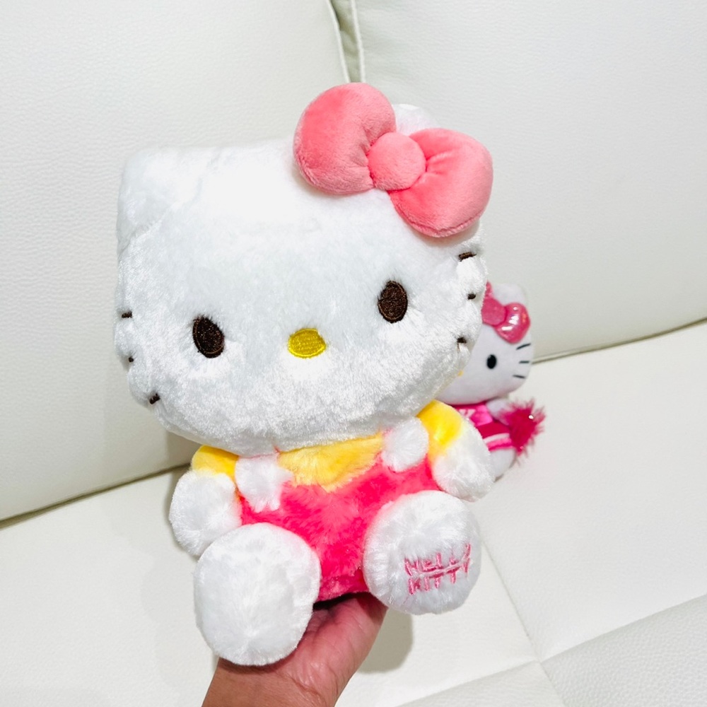 Hellokitty Plush - image 1